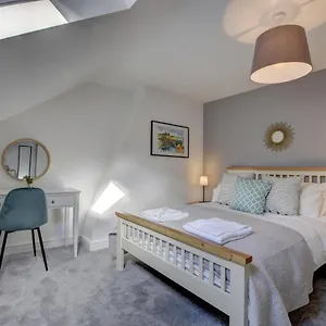 Holiday home Beyond The Harbour, Whitby